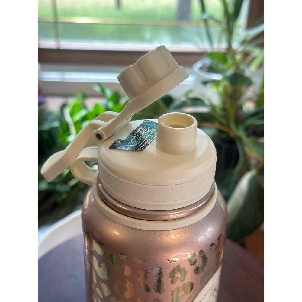 Buc-ee's NWT Yukon Outfitters Surge Rose Gold Leopard Print 32oz. Water Bottle - Picture 6 of 7